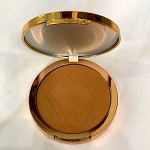 ICONIC London Ultimate Bronzing Powder